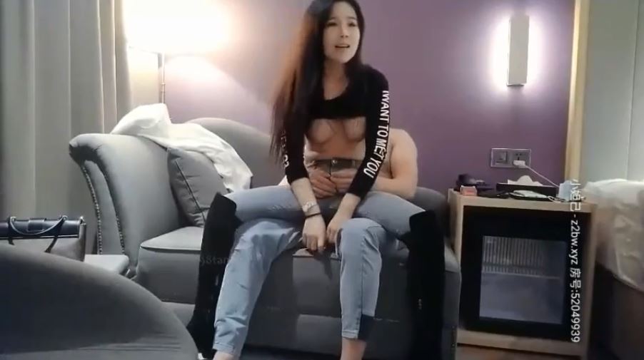 漂亮高颜值美乳，见到猛男春心萌动 妩媚诱人极品尤物