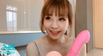 国产AV高颜值情趣用品试验员小媛今天试用小怪兽和小章鱼又喝了催情药欲火焚身受不了与老板大战