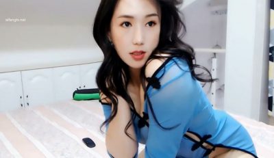 長的像 『 林 志 玲 』 的極 品 美 女 藍 色 旗 袍 終 極 魅 惑 白 嫩 美 乳 玩 穴 呻 吟 舞 騷 弄 姿 極 品 粉 穴