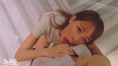 台湾SWAG『Princess』情趣玩具玩到正嗨坏掉了 饥渴难耐只好用维修员的肉棒代替了