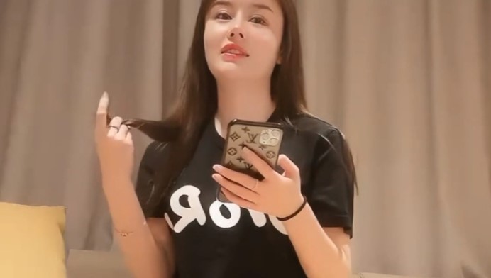 高 畫 質 顔 值 非 常 高 的 外 圍 小 姐 姐 必 須 得 幹 兩 炮 啊