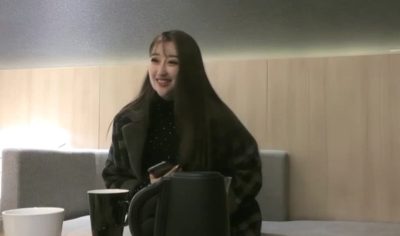 甜美笑容大眼長髮妹子