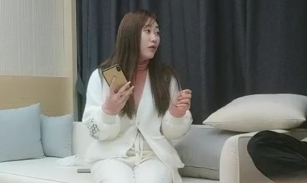 【利大无比】偷拔套偷內射高端waiwei女神场，抖音十几W粉丝小网红，肤白貌美，温婉可人