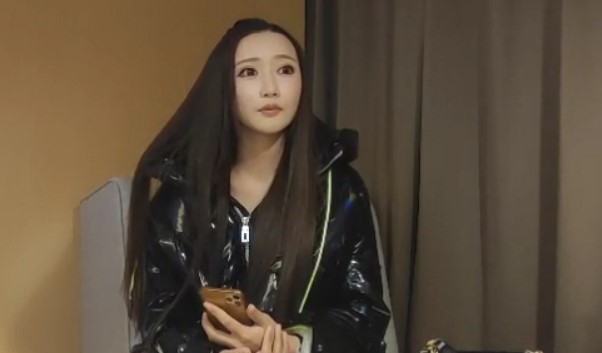 约了个大眼睛女神干的淫聲浪叫