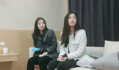 【利利坚辛苦】极品女神双飞场，甜美风骚香艳性爱，配合默契，今夜尽享齐人之福