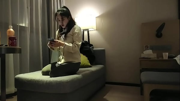 黑丝学妹出来做兼职