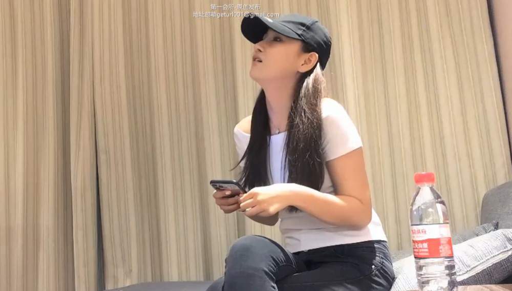 【高清】猛插極品妹子幹的太爽叫我插深一點