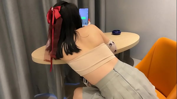 偷情时发语音当面埋怨废物老公，这种感觉太好了