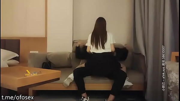 约了个短裙白衣萌妹子啪啪