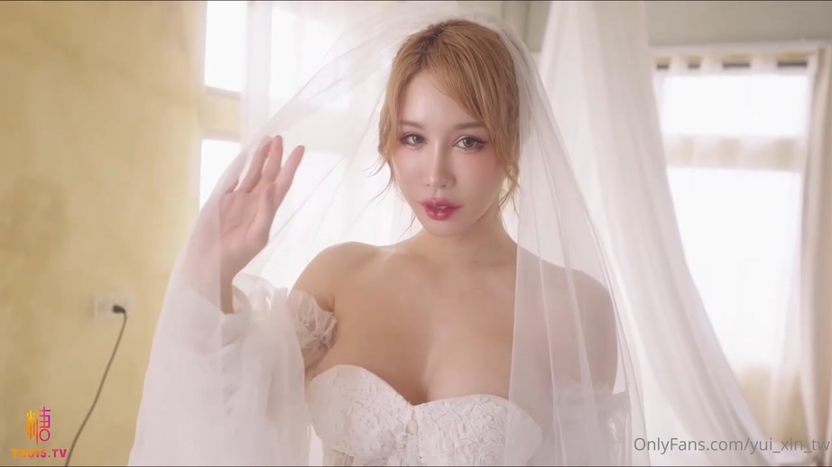 國產AV 糖心Vlog 夢幻女神浪漫婚紗 新婚夜曼妙身材 圓潤酥乳淫媚 口交吸吮肉棒 辛尤里